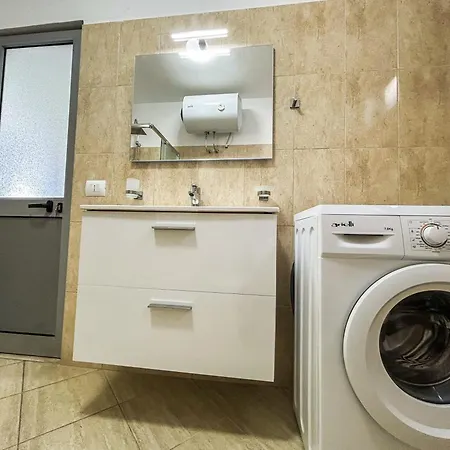 Apartment Seaside Charm Retreat A86 *