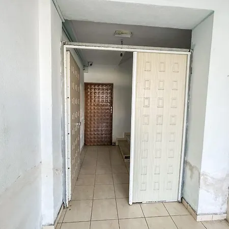 Apartment Seaside Charm Retreat A86